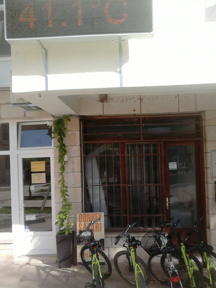 image-09ee751a24379f552ba5ce61f6379fced15ce63248a221d453b3daa166340cdf-V